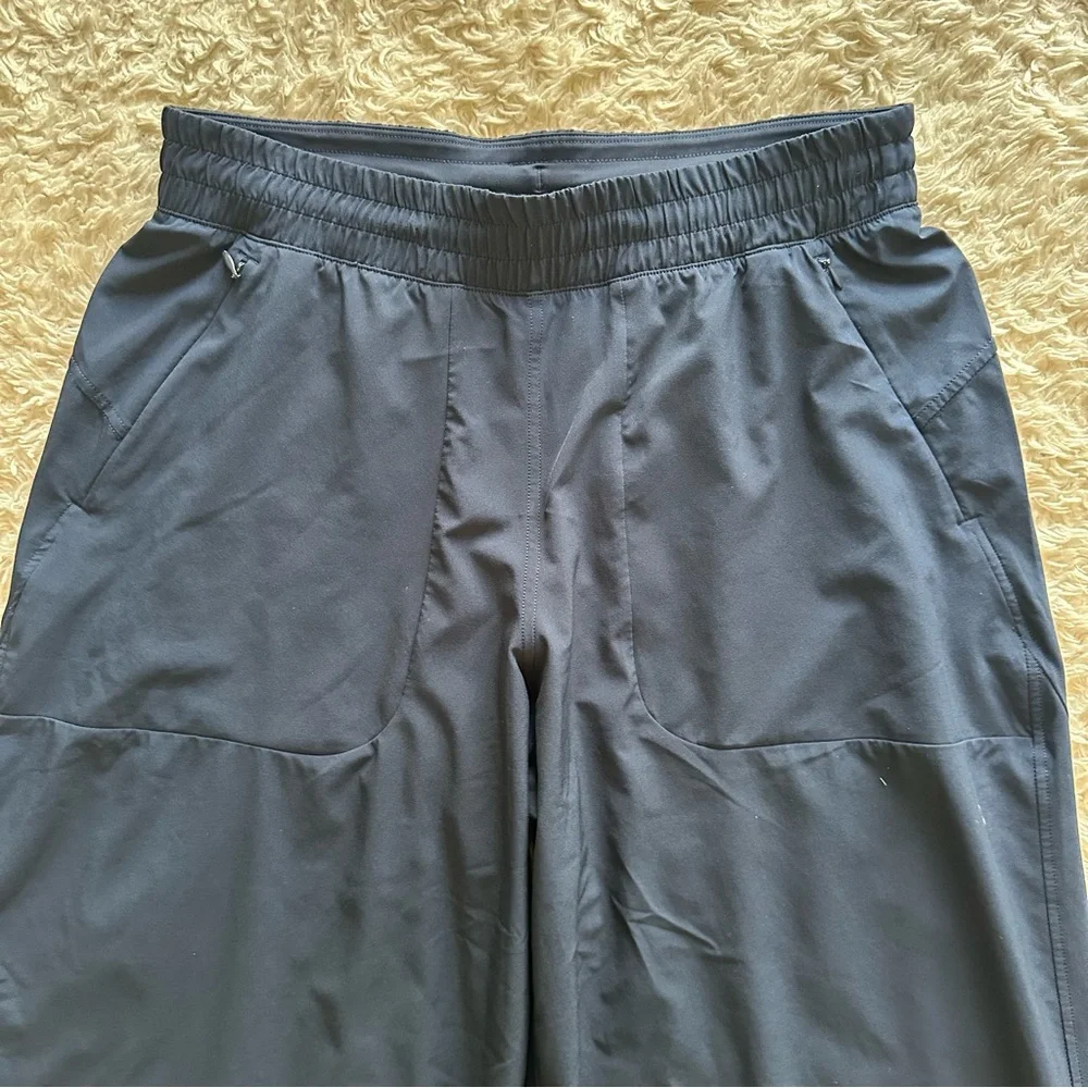 Lululemon Swift Mid-Rise Wide-Leg Pant
Club Blue - Picture 6 of 10